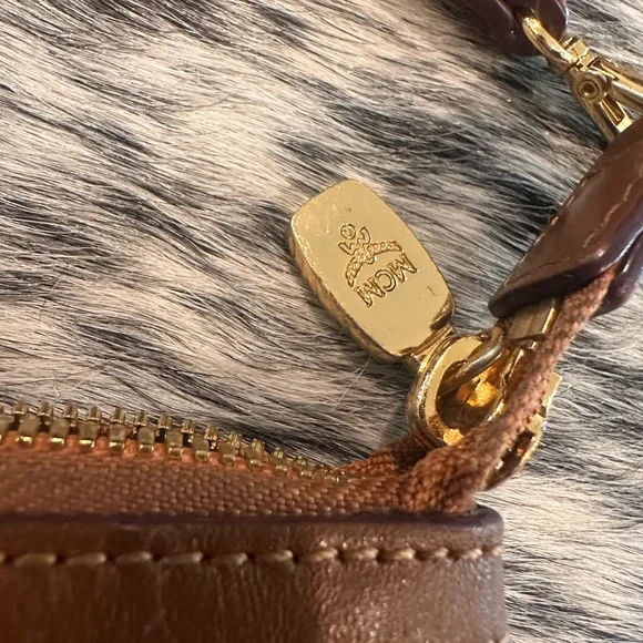 MCM Pouch in Visetos Original - Picture 7 of 10